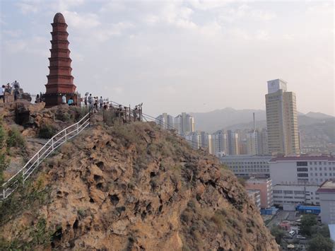 Der Hongshan-Park – Ein Paradies der Ruhe mit atemberaubenden Aussichten auf die Stadt Baicheng!