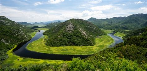 Der Wudalianchi-See - Ein geologisches Wunder und ein Paradies für Vogelbeobachter!