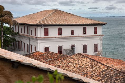  Museu de Arte Moderna da Bahia: Eine fantastische Oase der kreativen Inspiration und architektonischen Meisterleistung!